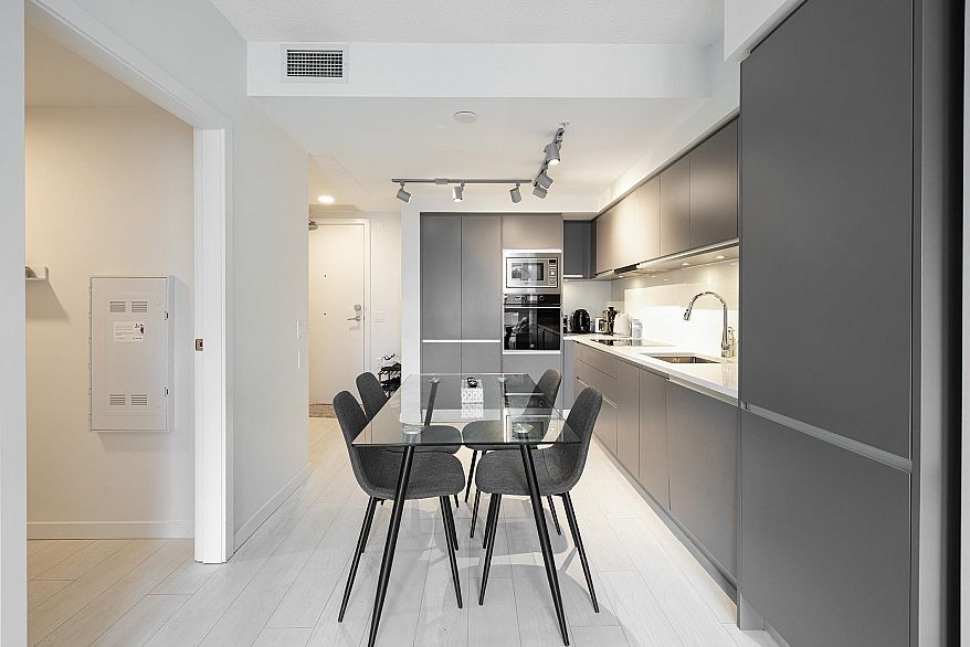 606 180 E 2nd Avenue