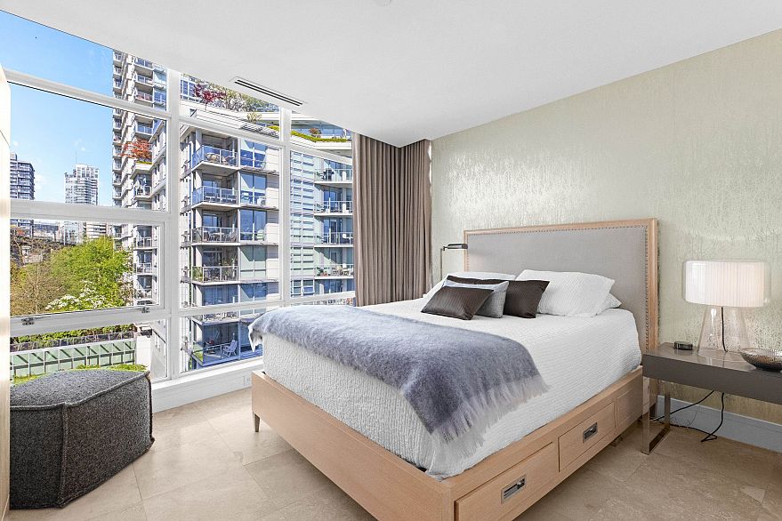 701 628 Kinghorne Mews