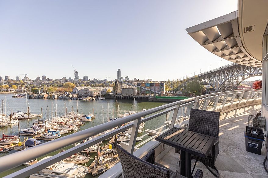 701 628 Kinghorne Mews