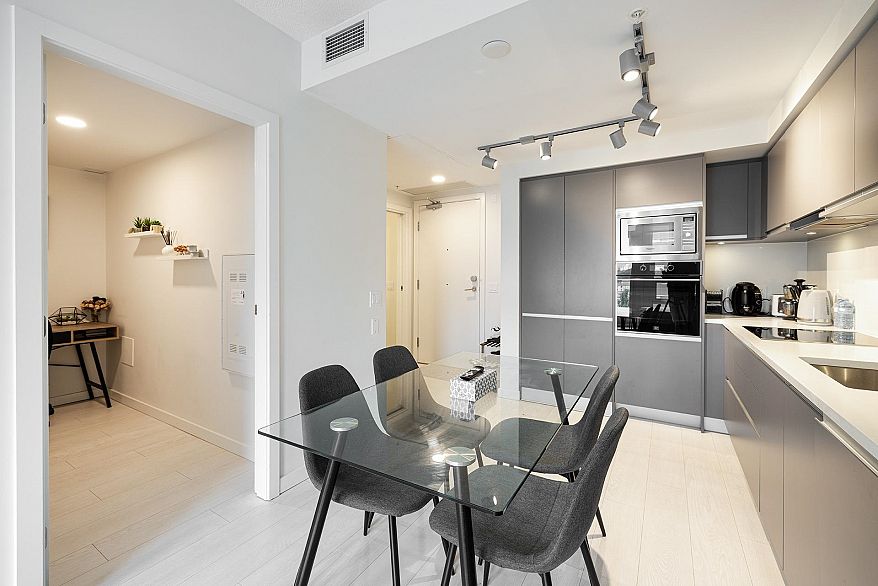 606 180 E 2nd Avenue