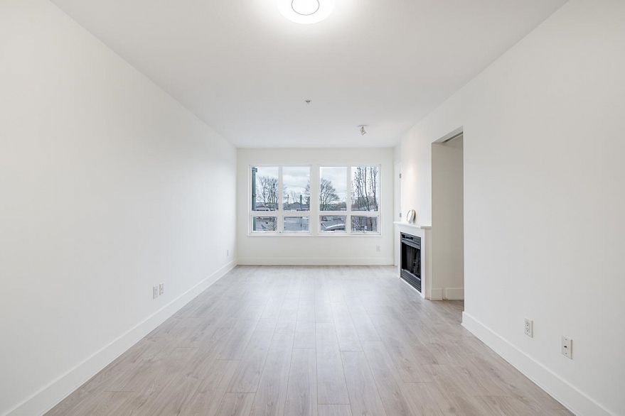 303 3423 E Hastings Street