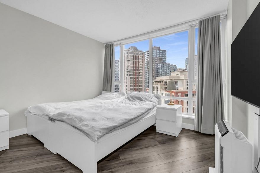 1805 788 Hamilton Street