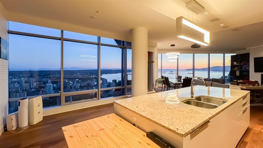 5004 1128 W Georgia Street