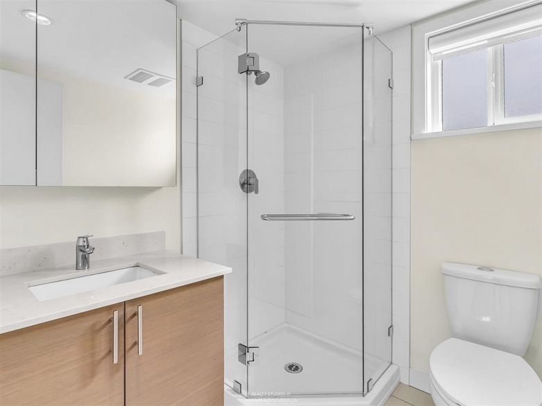 201 1190 W 6th Avenue