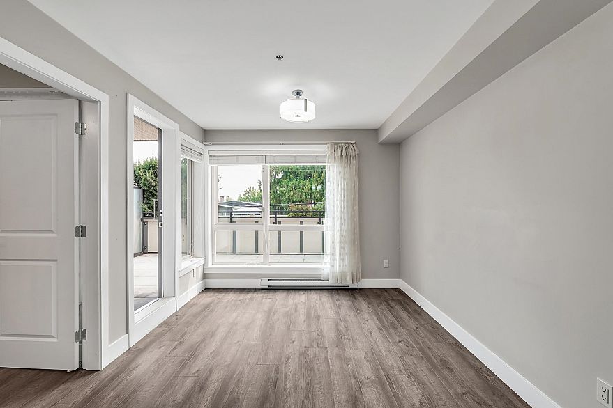 208 707 E 43rd Avenue