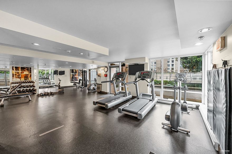 1002 565 Smithe Street