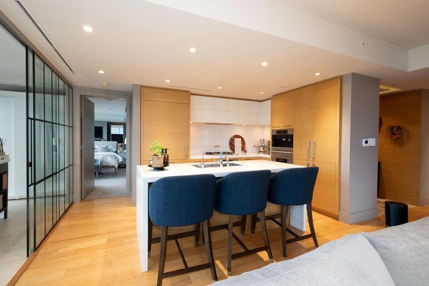 3202 667 Howe Street