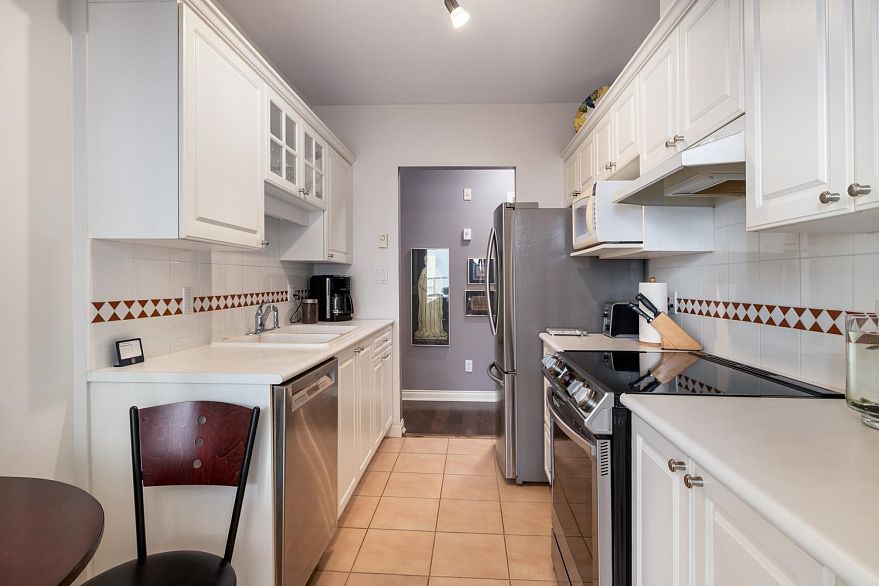 403 5735 Hampton Place