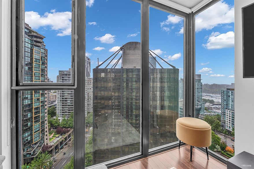 2106 1331 W Georgia Street