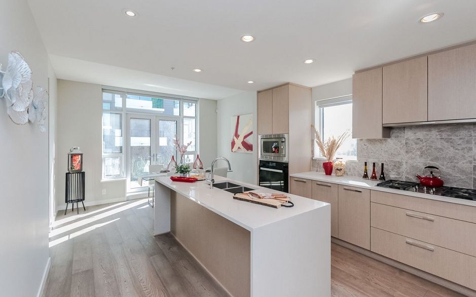 TH1 5687 Gray Avenue