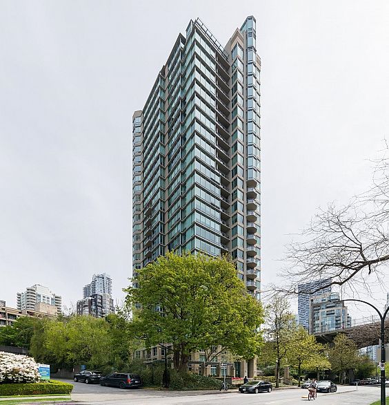 605 1005 Beach Avenue