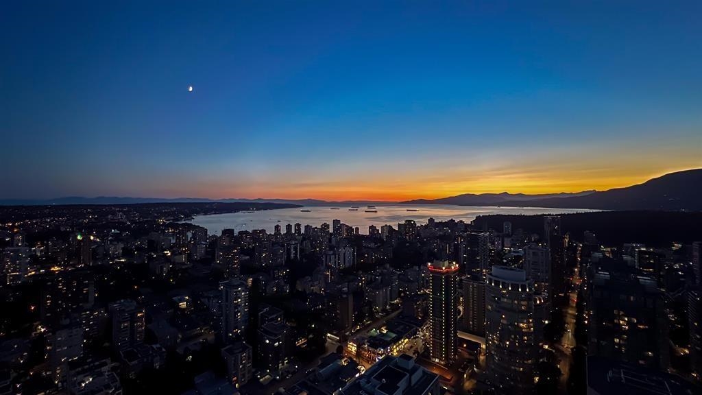 5004 1128 W Georgia Street