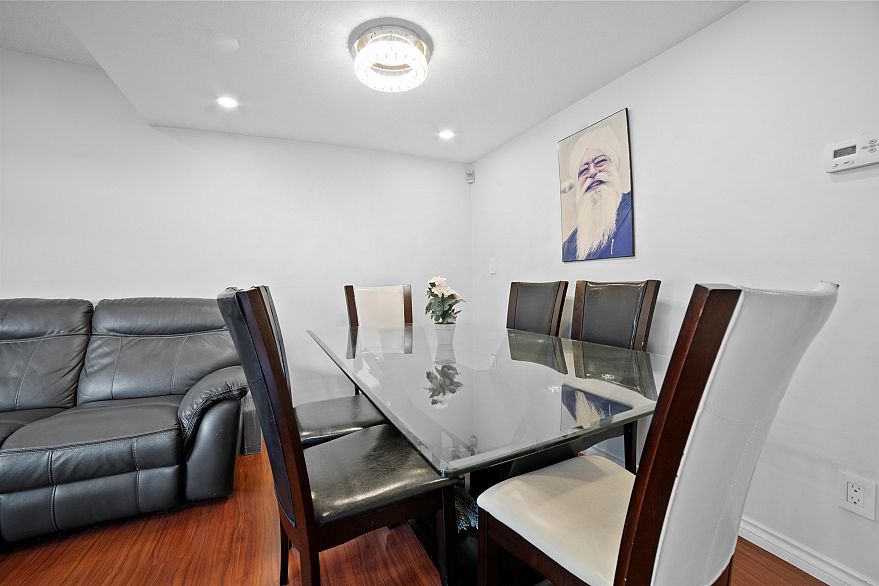 2 3558 E 49th Avenue