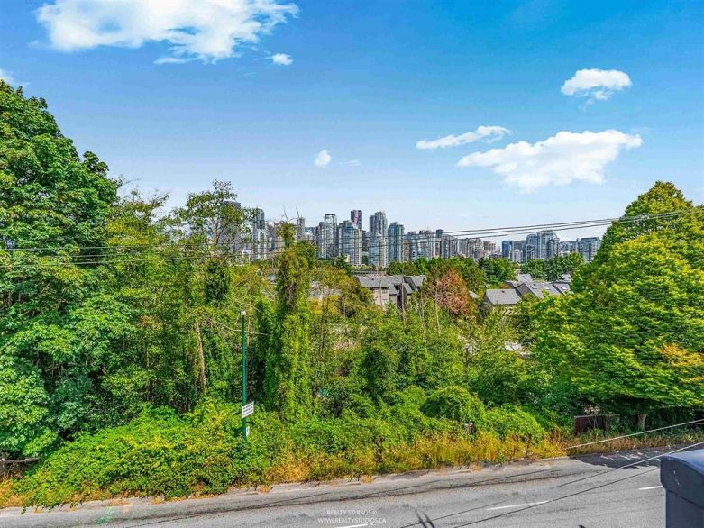 201 1190 W 6th Avenue