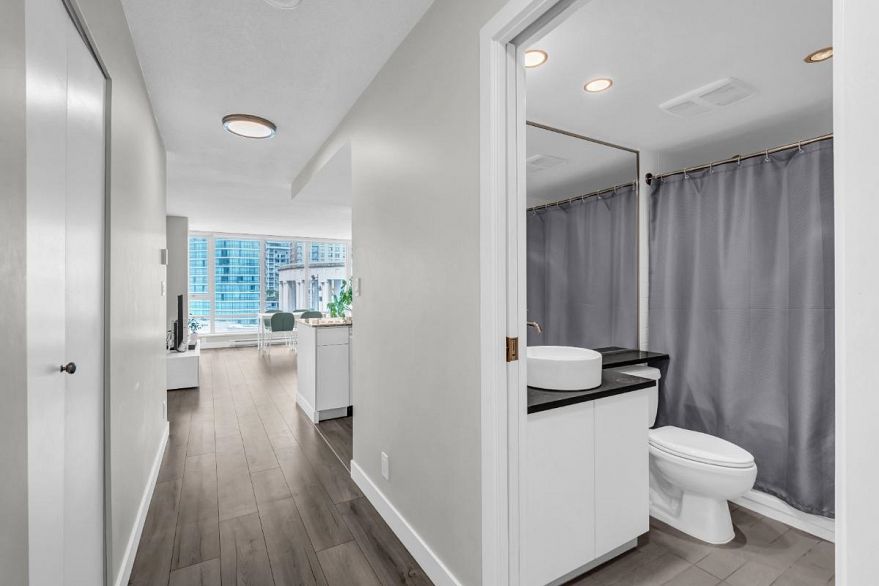 1805 788 Hamilton Street