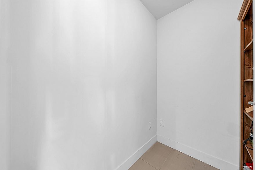 1002 565 Smithe Street