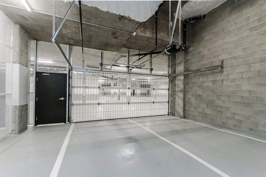 TH1 5687 Gray Avenue