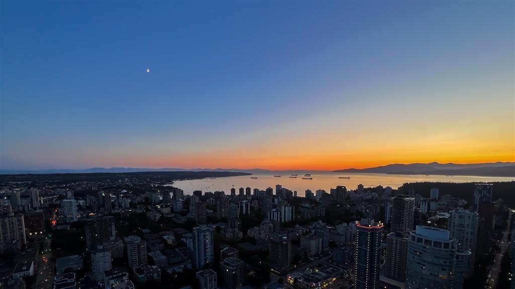 5004 1128 W Georgia Street