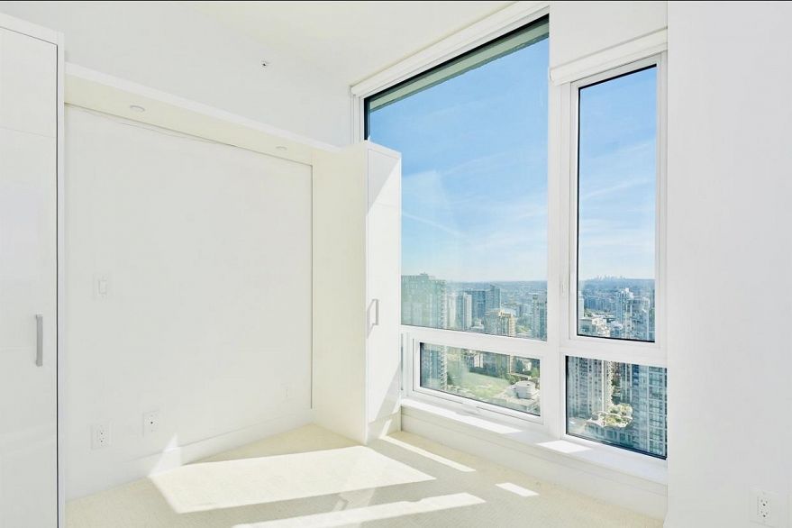 3506 1283 Howe Street