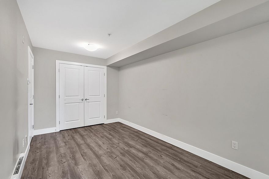 208 707 E 43rd Avenue