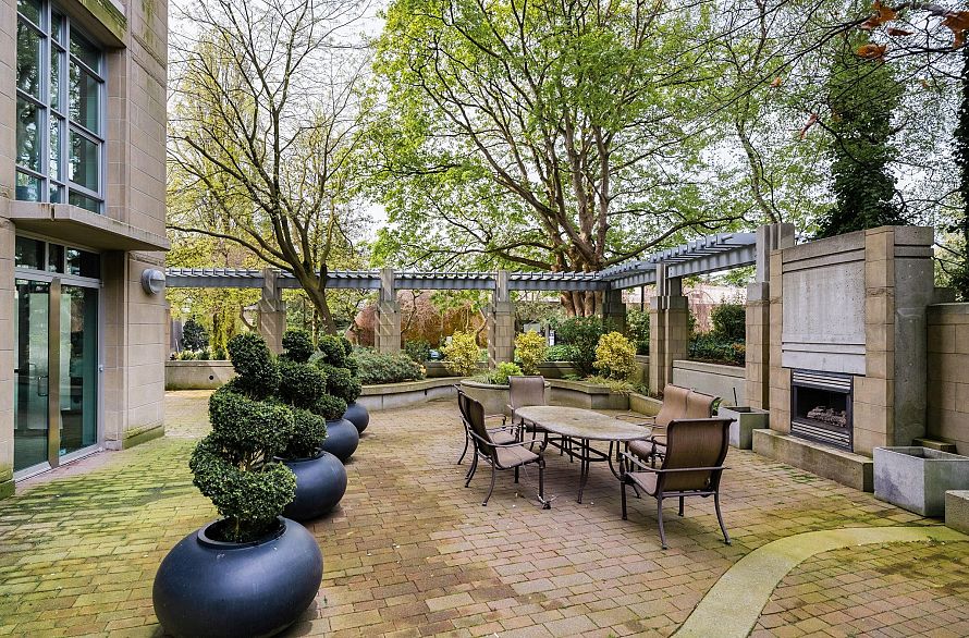 605 1005 Beach Avenue