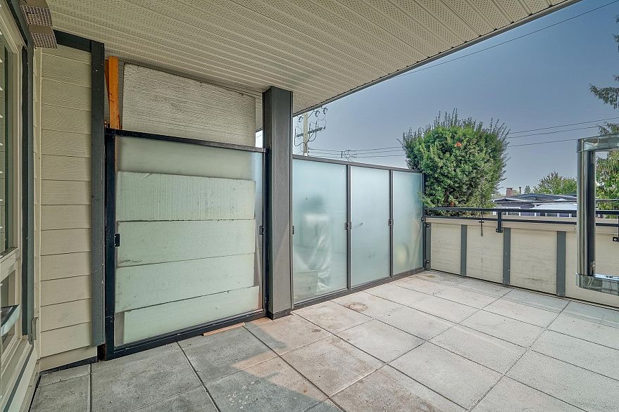 208 707 E 43rd Avenue