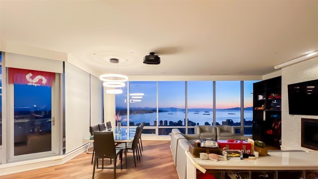 5004 1128 W Georgia Street