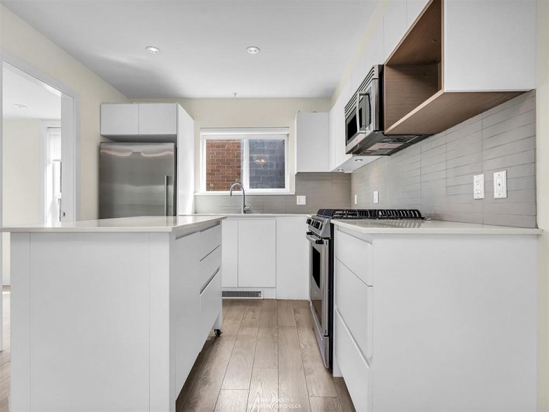 201 1190 W 6th Avenue