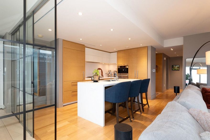 3202 667 Howe Street