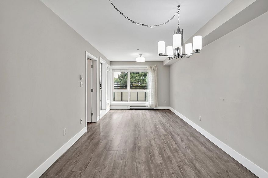 208 707 E 43rd Avenue