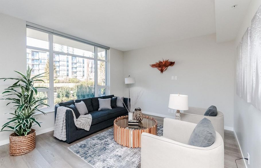 TH1 5687 Gray Avenue