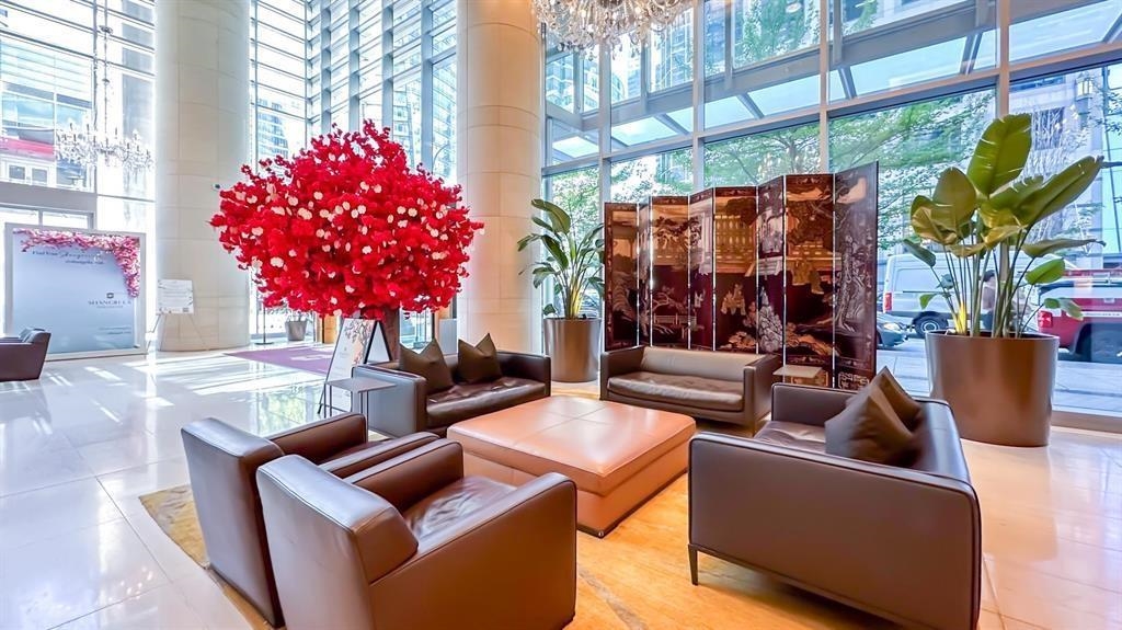 5004 1128 W Georgia Street