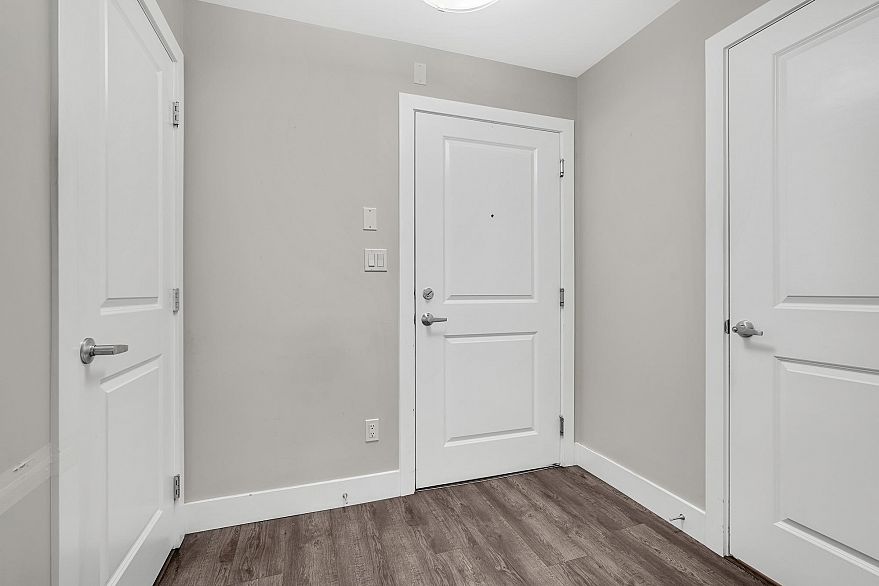 208 707 E 43rd Avenue