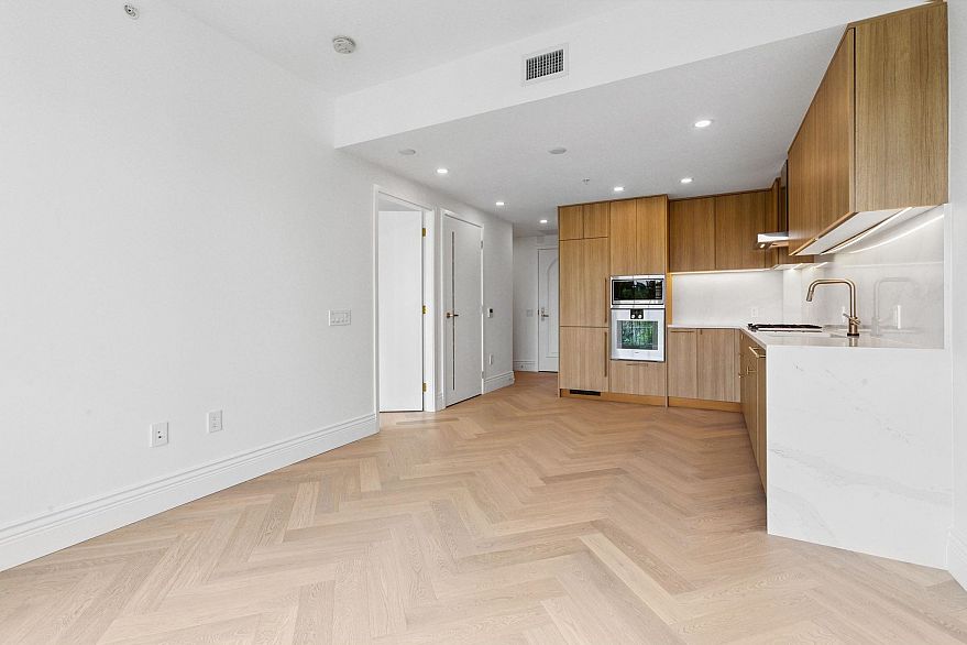 302 2096 W 47th Avenue