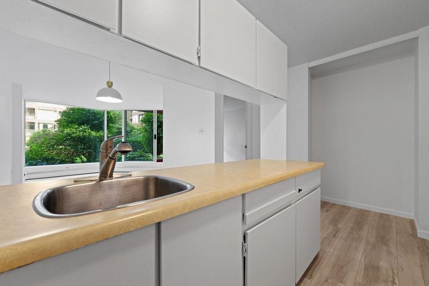 222 1333 Hornby Street