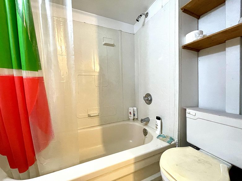 2250 E Pender Street