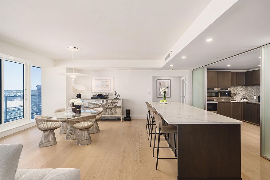 4102 1011 W Cordova Street