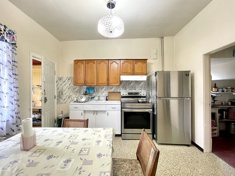 2250 E Pender Street