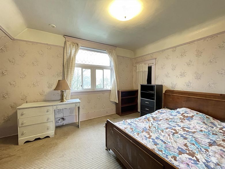 2250 E Pender Street