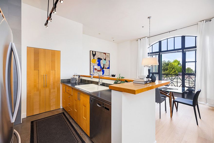 202 4590 Earles Street