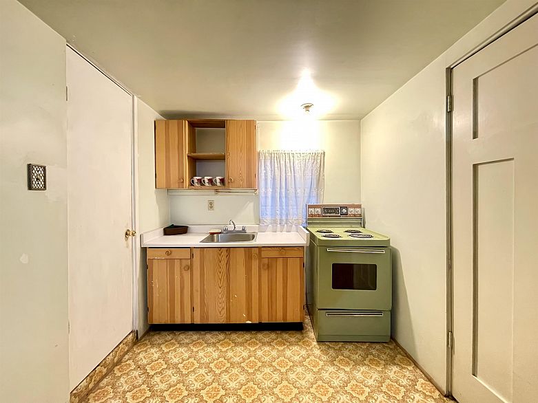 2250 E Pender Street