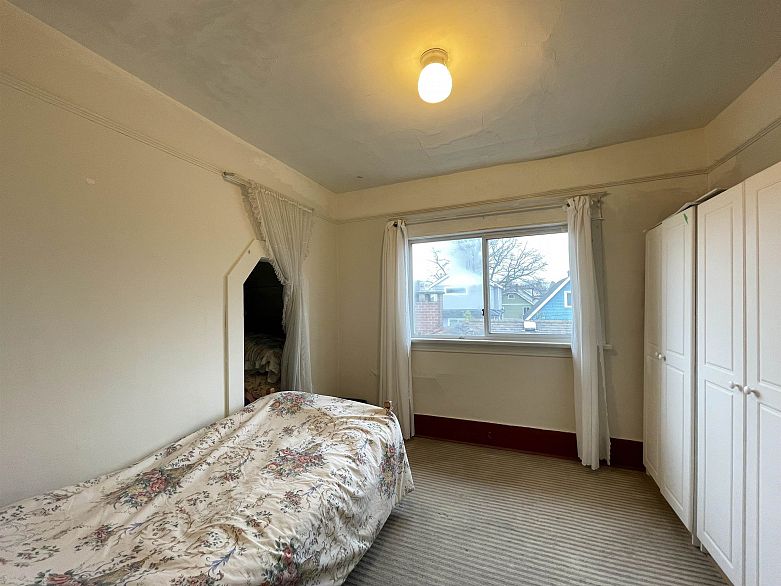 2250 E Pender Street