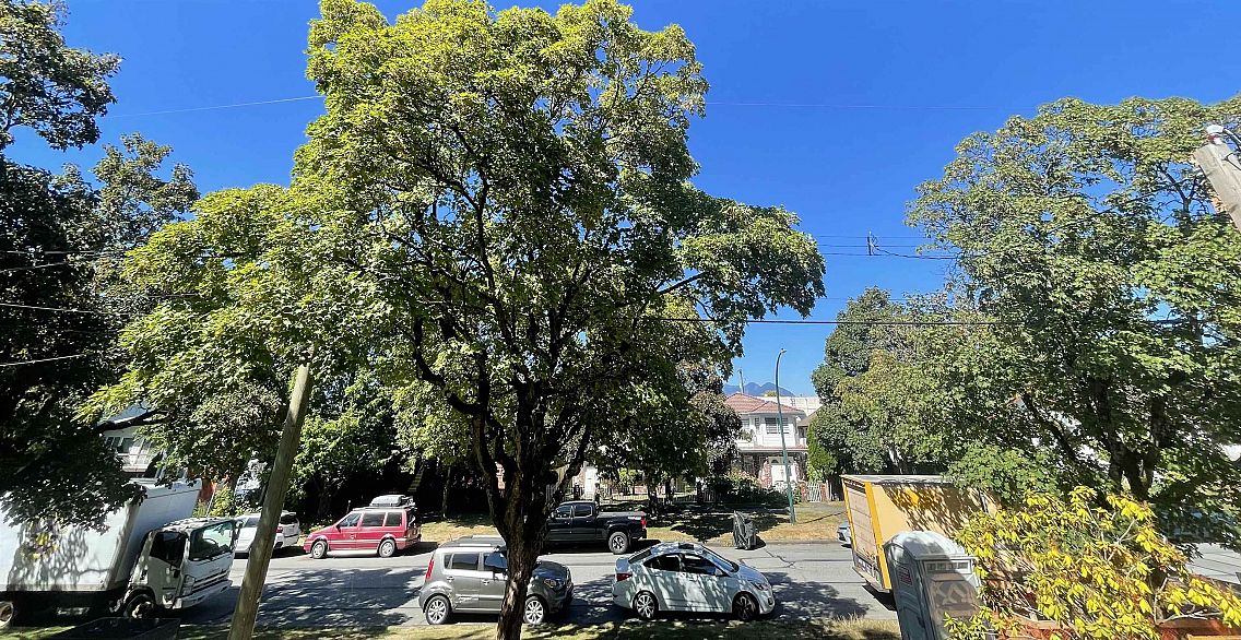 2250 E Pender Street