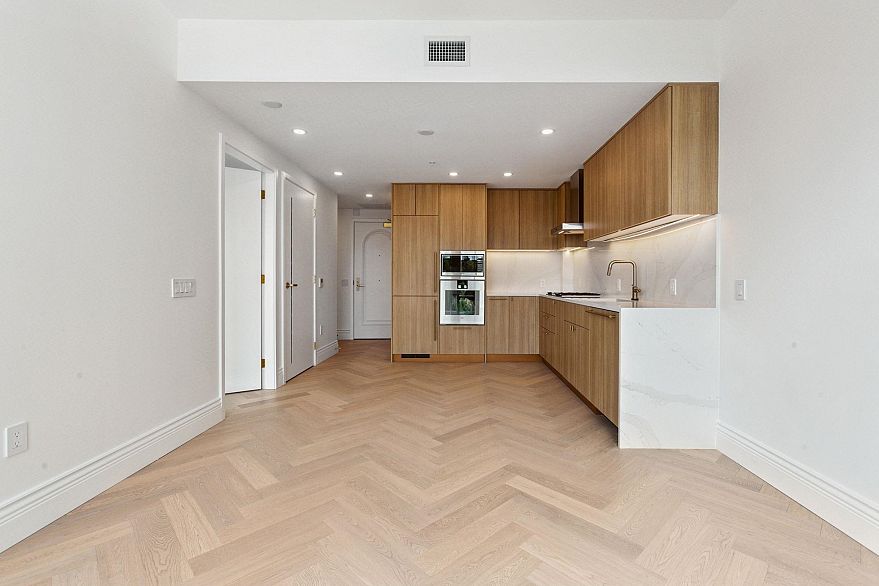 302 2096 W 47th Avenue