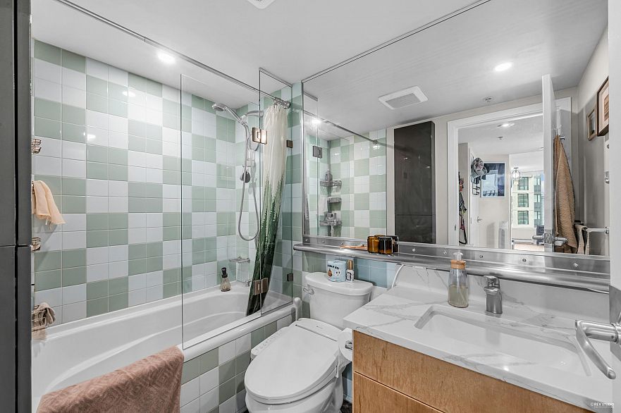 1504 1003 Burnaby Street