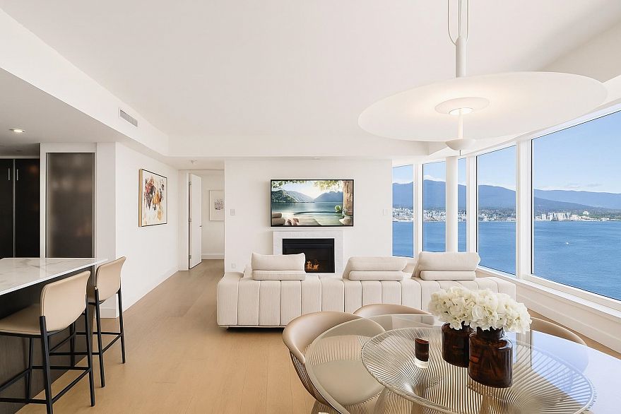 4102 1011 W Cordova Street