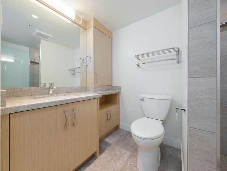 802 2108 W 38th Avenue