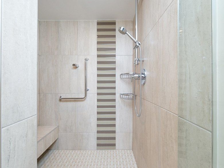 802 2108 W 38th Avenue