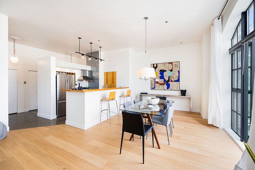 202 4590 Earles Street