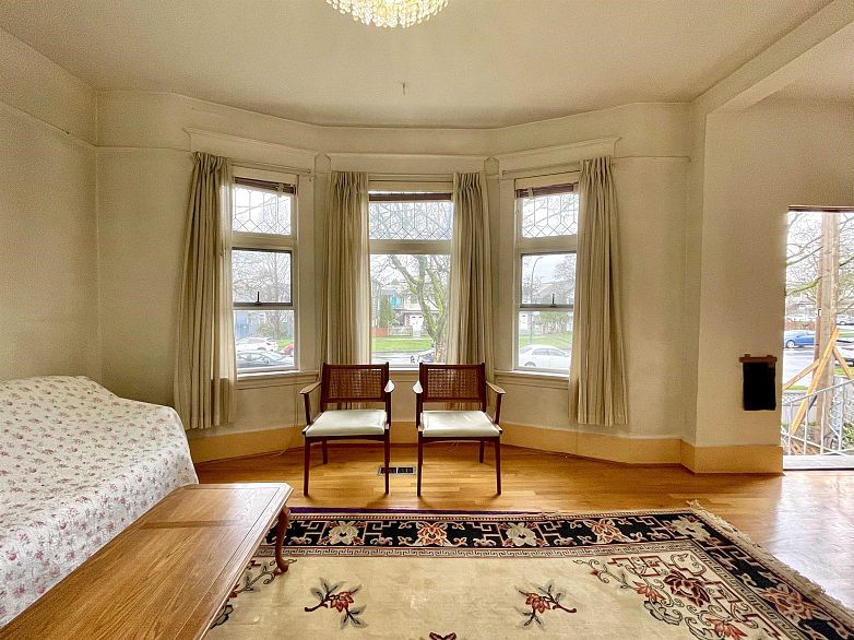 2250 E Pender Street